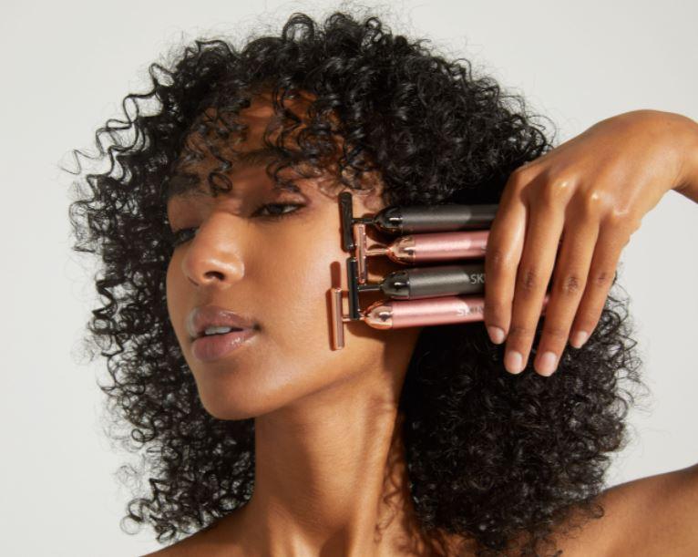Girl using Skin Gym's Best Face Contour Tools and Products